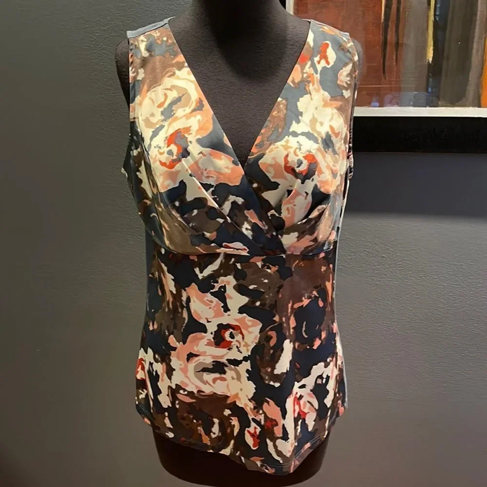Ann Taylor silky abstract print faux wrap bodice, jersey knit back top. Small.